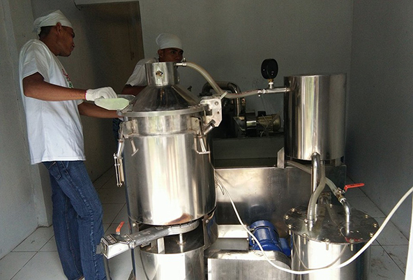 Botanical extraction equipment at Sumatra Pasak Bumi facility